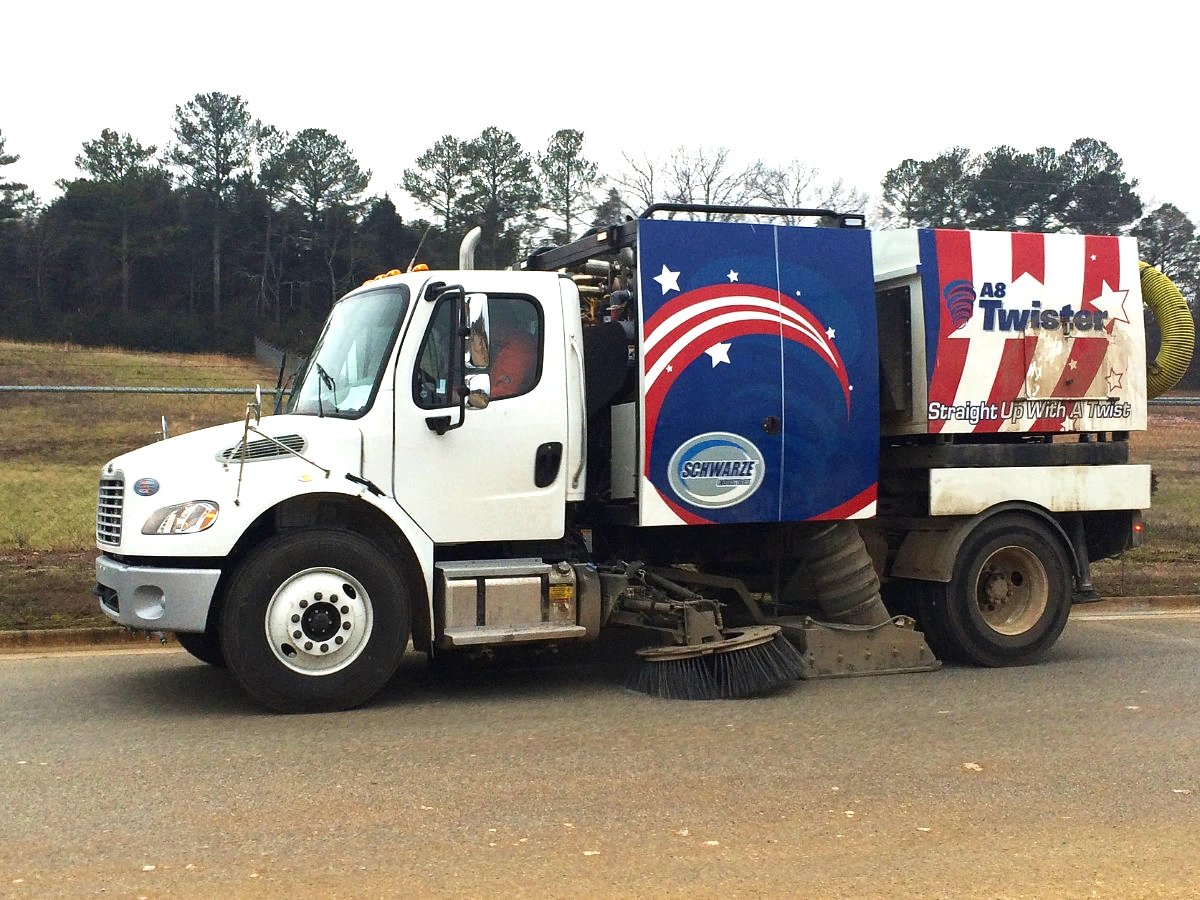 Schwarze A8 Twister Sweeper