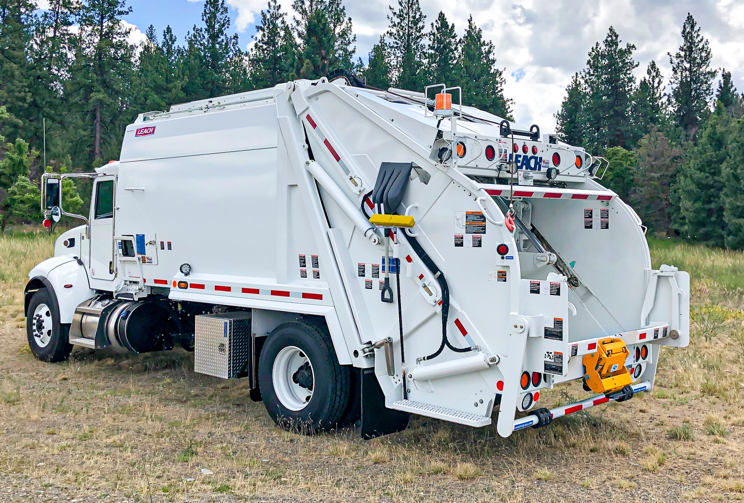 garbage truck Leach
